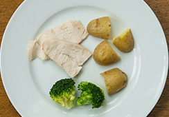 1½ small slices chicken, 1 egg–sized potato and 3½ small florets of broccoli