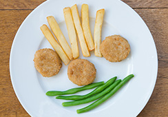 3 small chicken nuggets, 6 thick cut chips, 1 tablespoon green beans