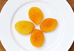 4 dried apricots